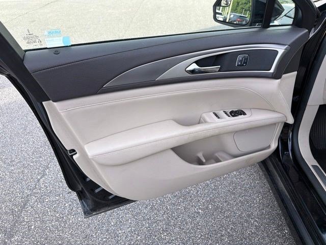 Used 2018 Lincoln MKZ Premiere FWD image 11