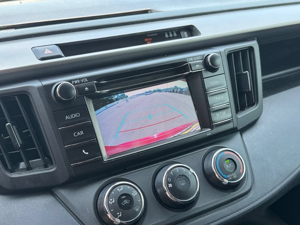 Used 2018 Toyota RAV4 LE AWD/4WD image 25