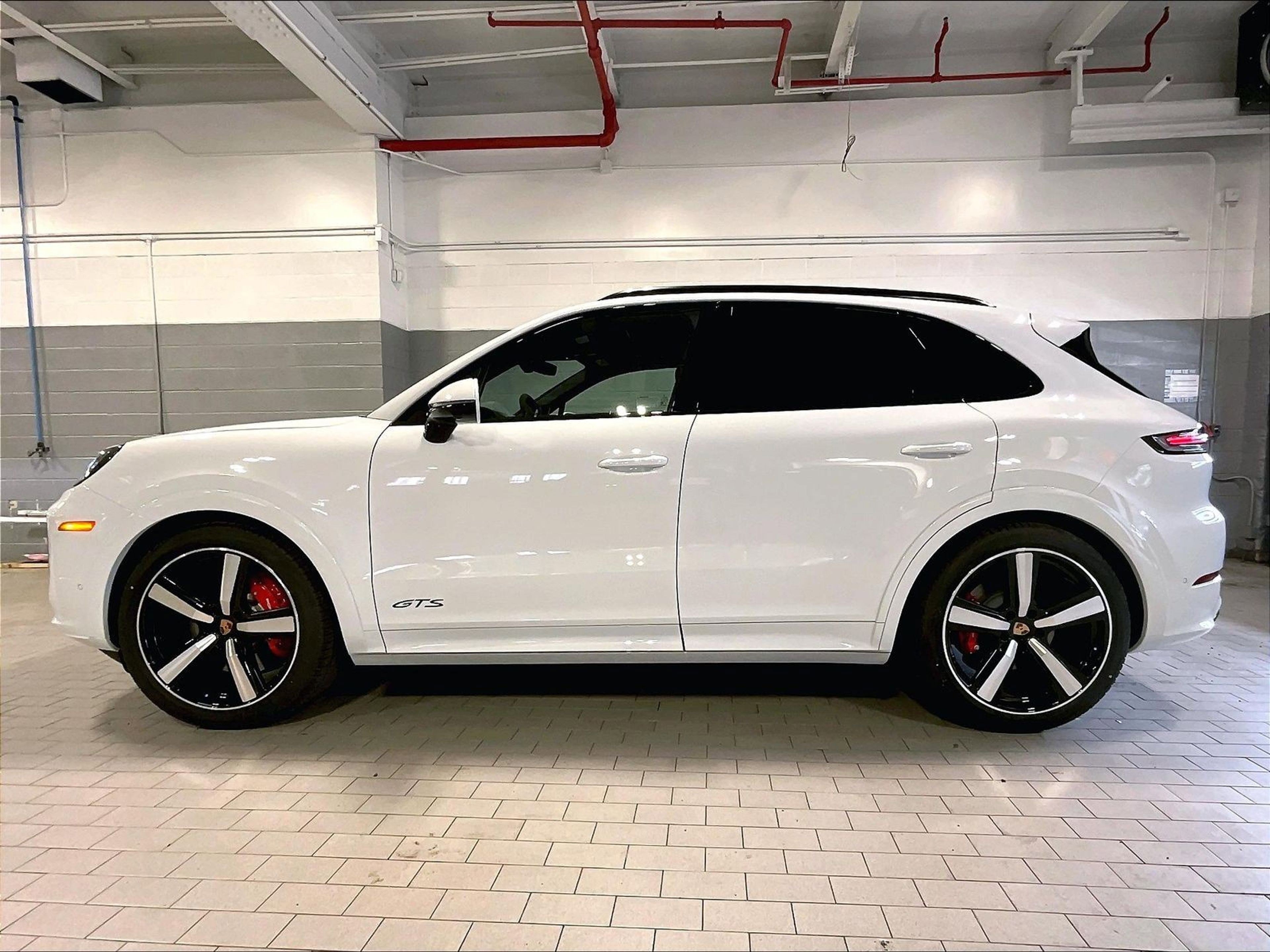 New 2026 Porsche Cayenne GTS image 2
