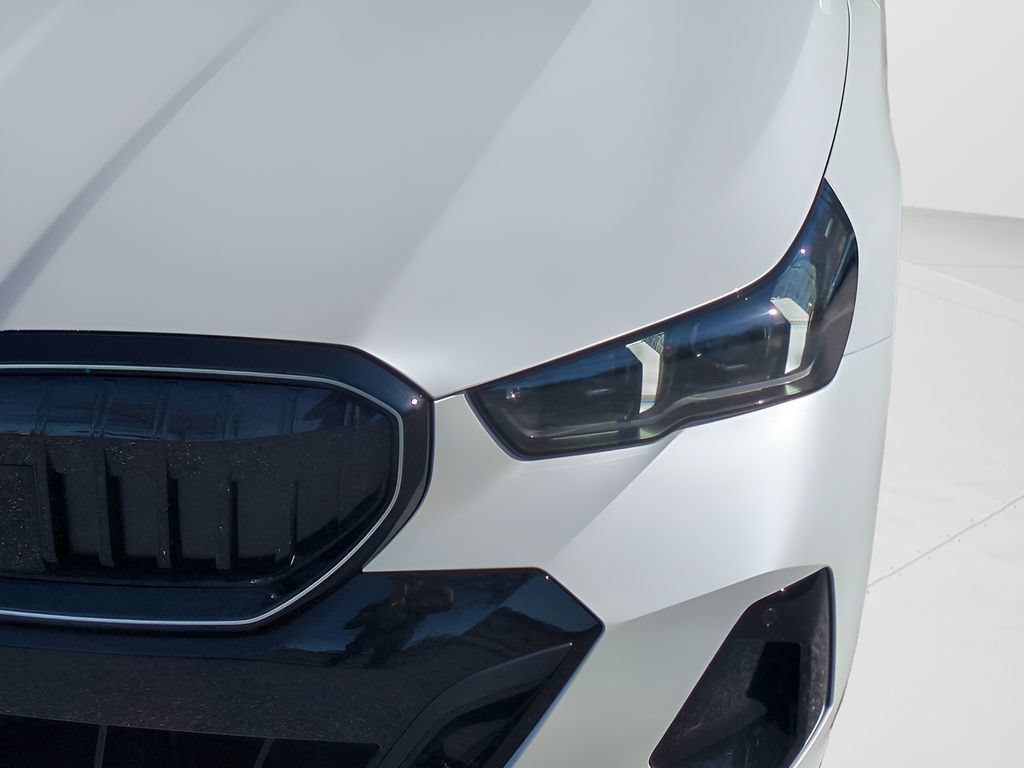 New 2026 BMW 550e xDrive w/ Premium Package AWD/4WD image 10