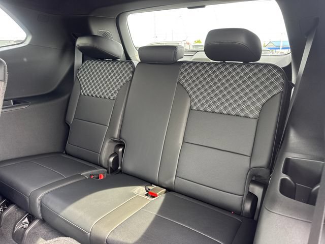 New 2027 GMC Acadia Denali w/ Denali Reserve Package FWD image 12