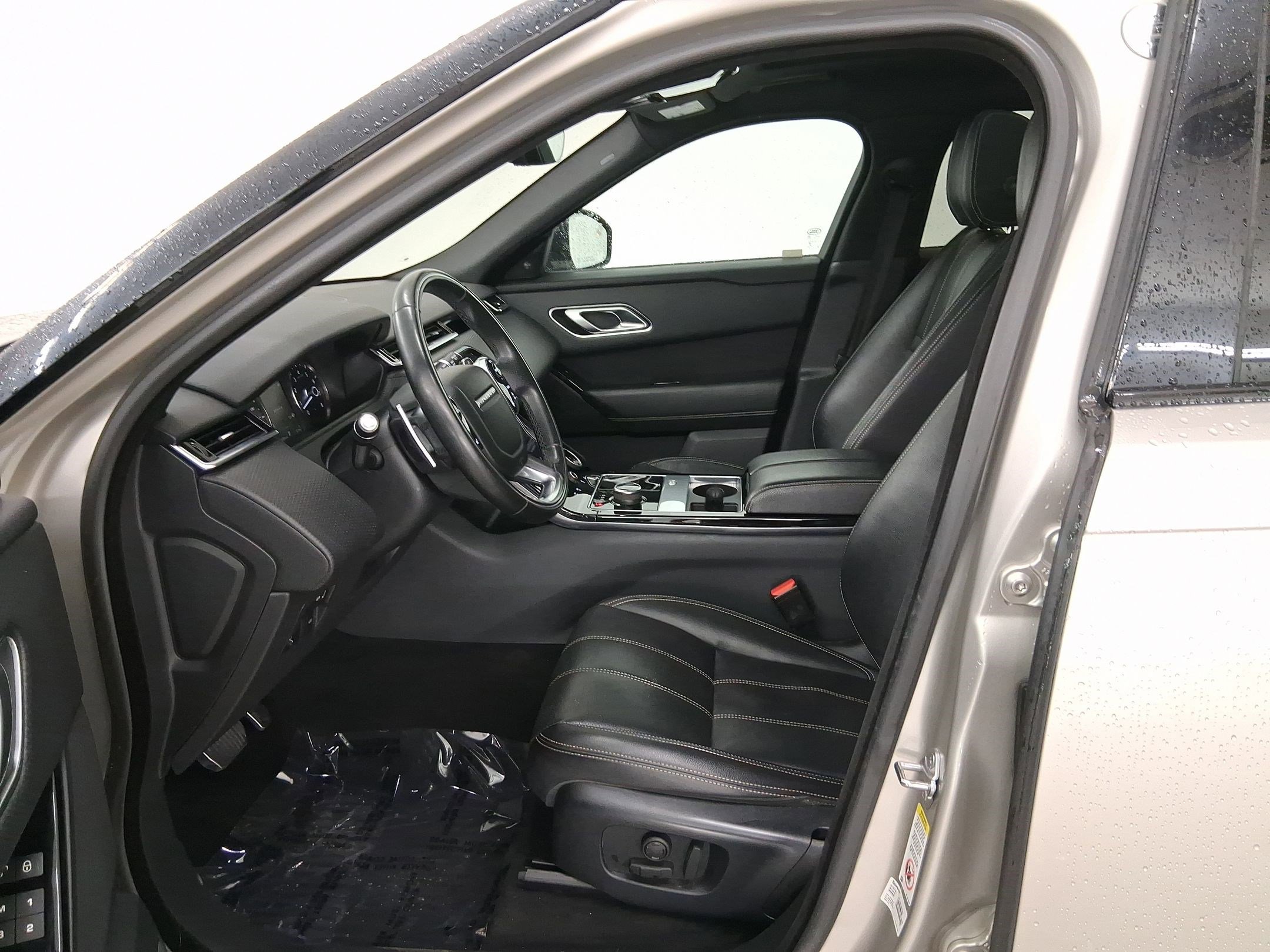 Used 2020 Land Rover Range Rover Velar R-Dynamic S image 5