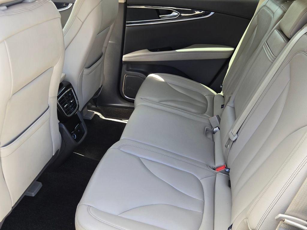 Used 2023 Lincoln Nautilus AWD w/ Premium Package image 12