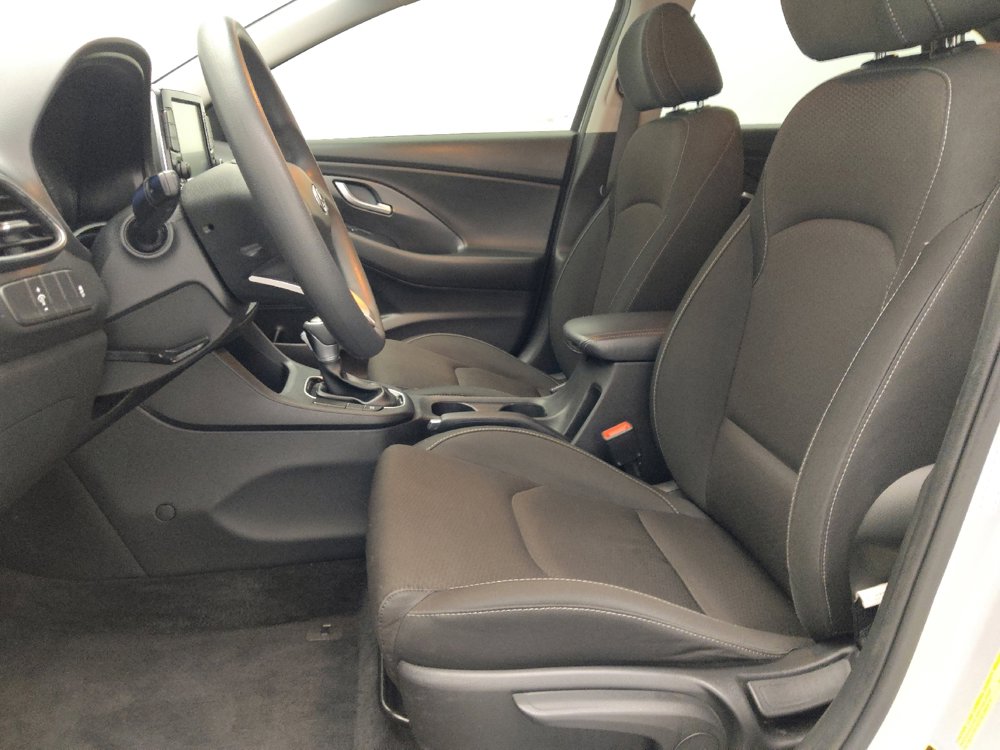 Used 2018 Hyundai Elantra GT FWD image 17