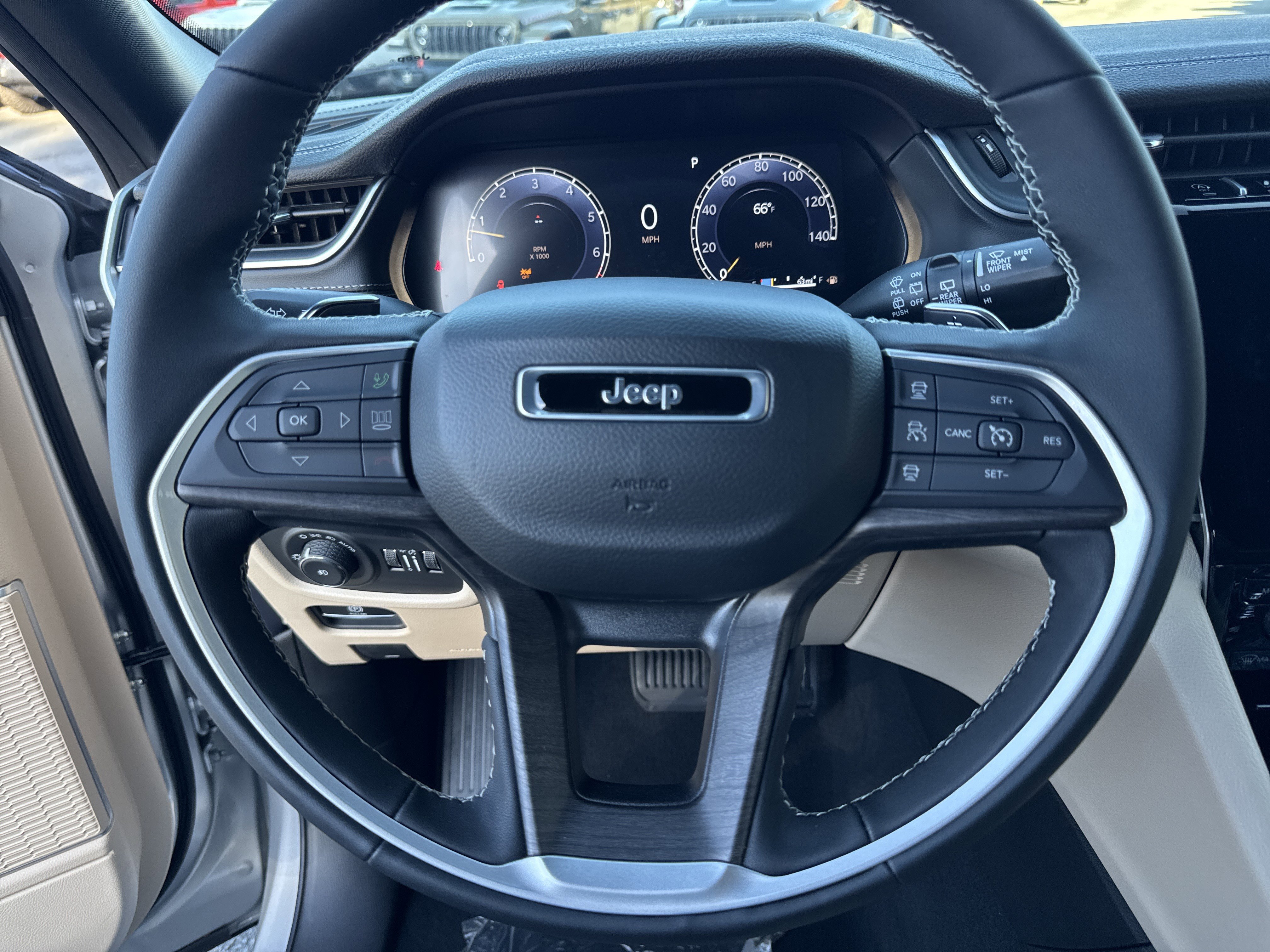 New 2025 Jeep Grand Cherokee Limited image 7