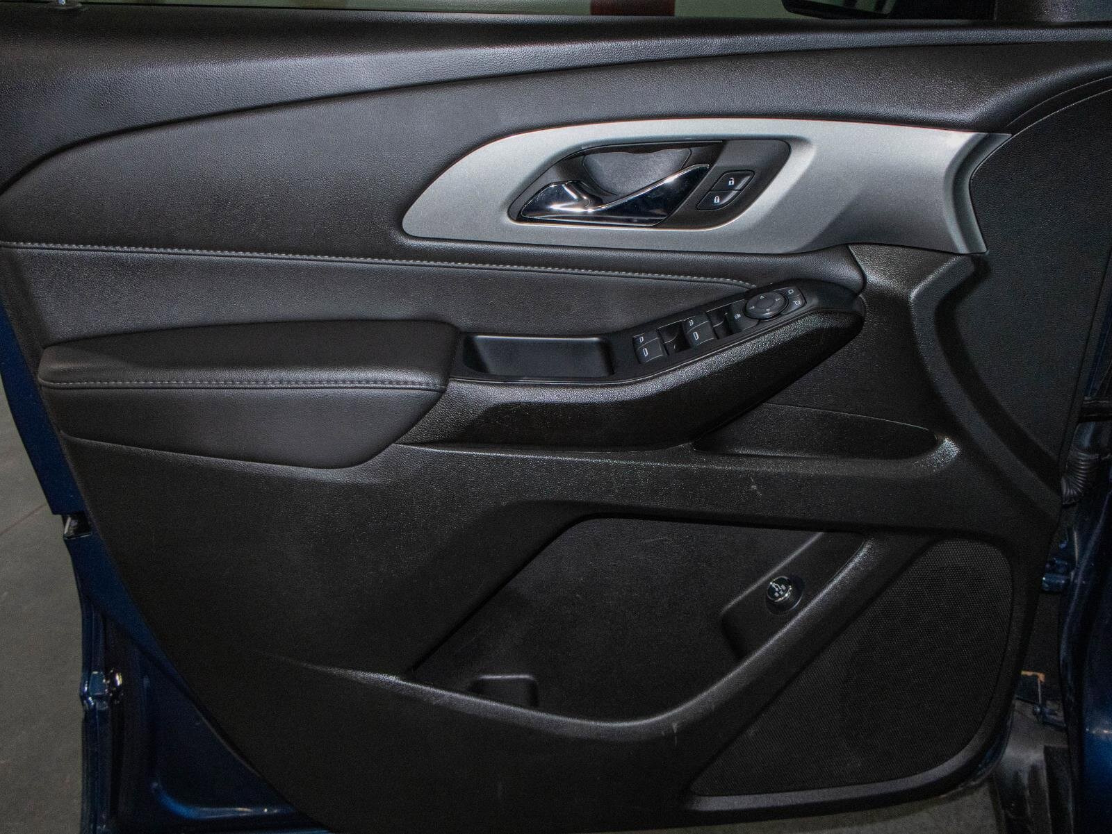 Used 2023 Chevrolet Traverse LT image 10