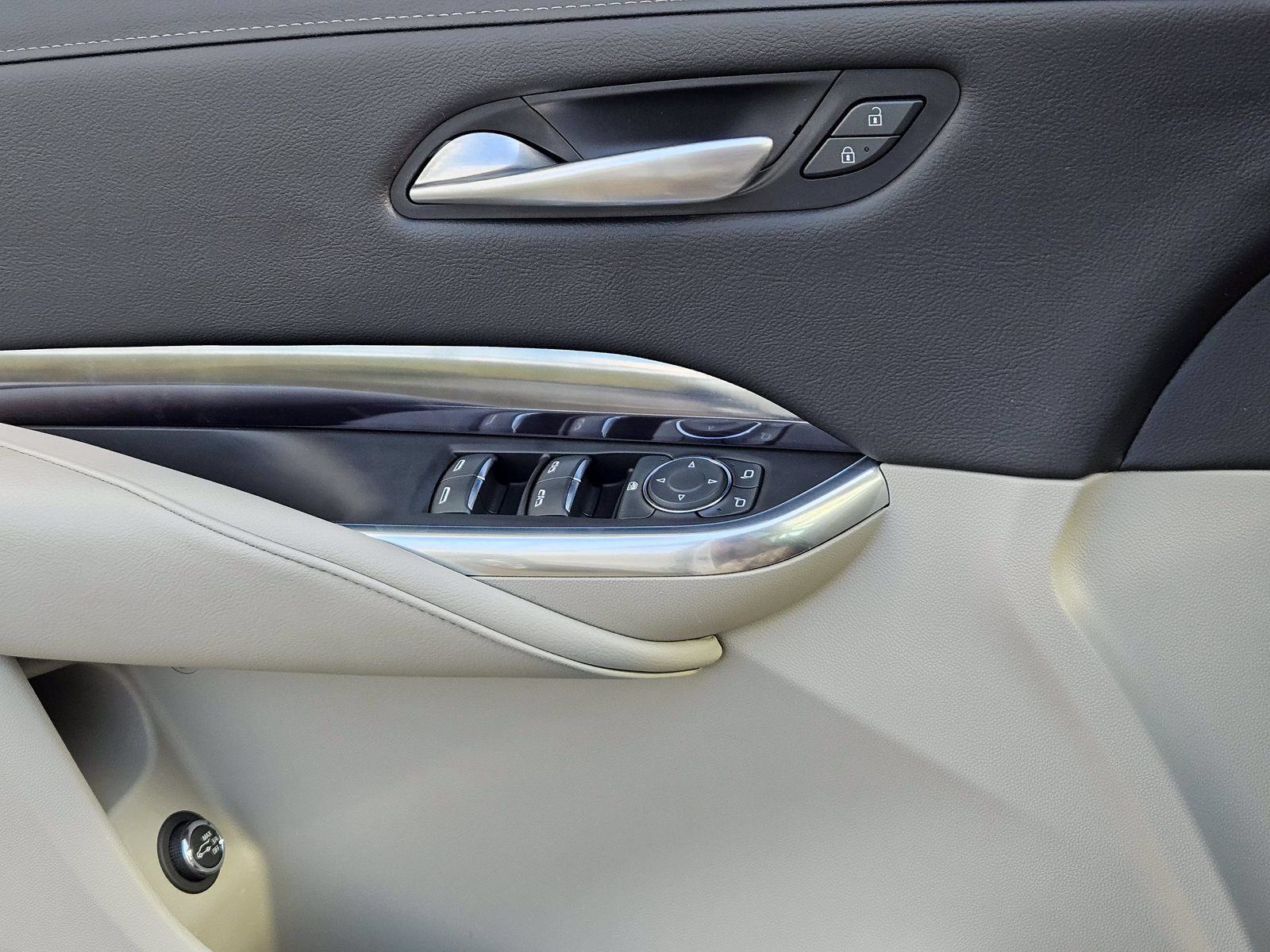 Certified 2023 Cadillac XT4 Luxury w/ Cold Weather Package FWD image 23