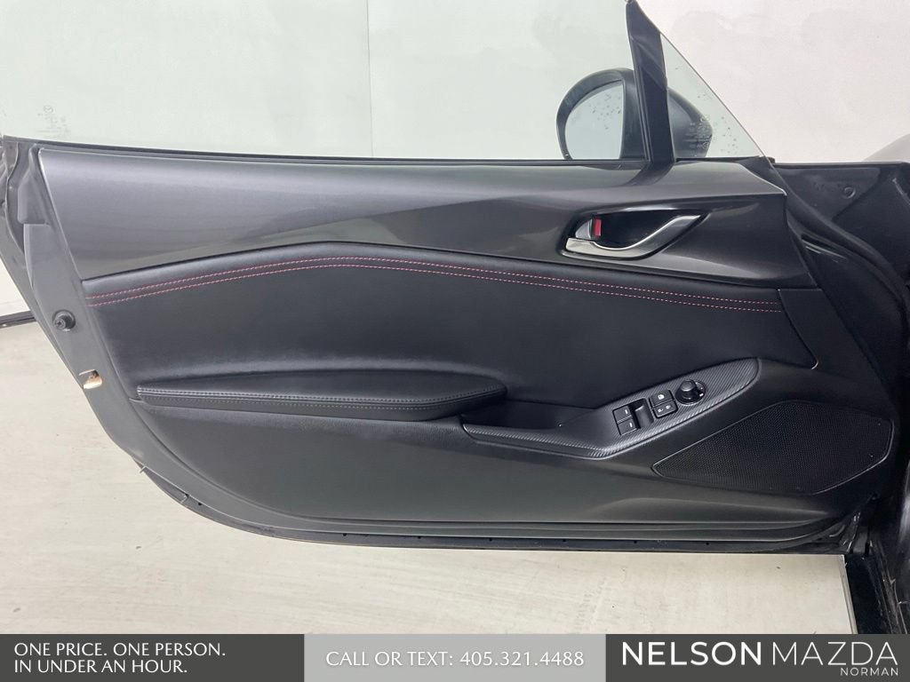 Used 2018 MAZDA MX-5 Miata Club RWD image 16