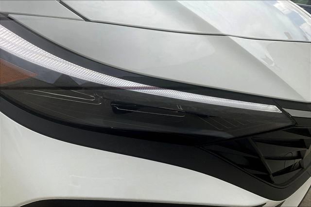 New 2025 Hyundai Elantra SEL image 31
