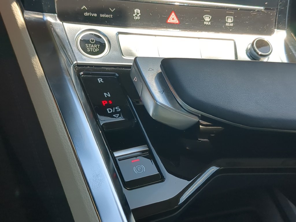 Used 2024 Audi Q8 e-tron Premium Plus w/ Premium Plus Package AWD/4WD image 28