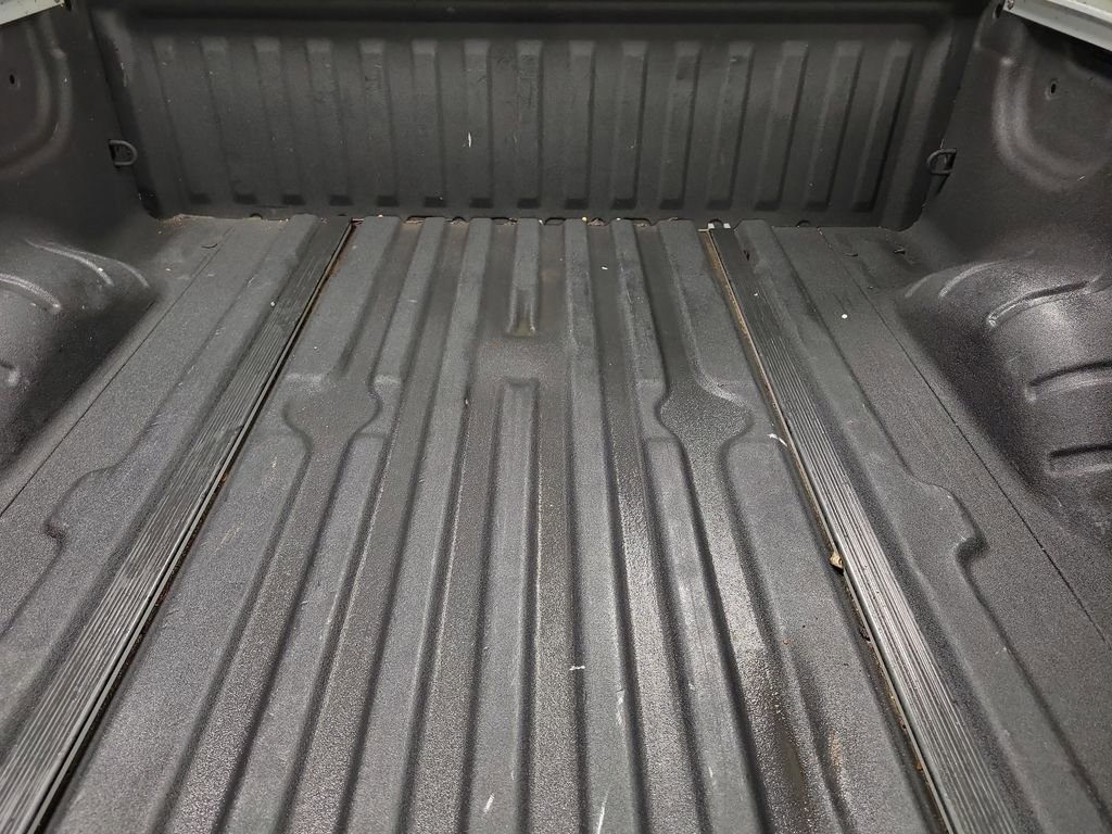 Used 2017 Nissan Titan SL image 11