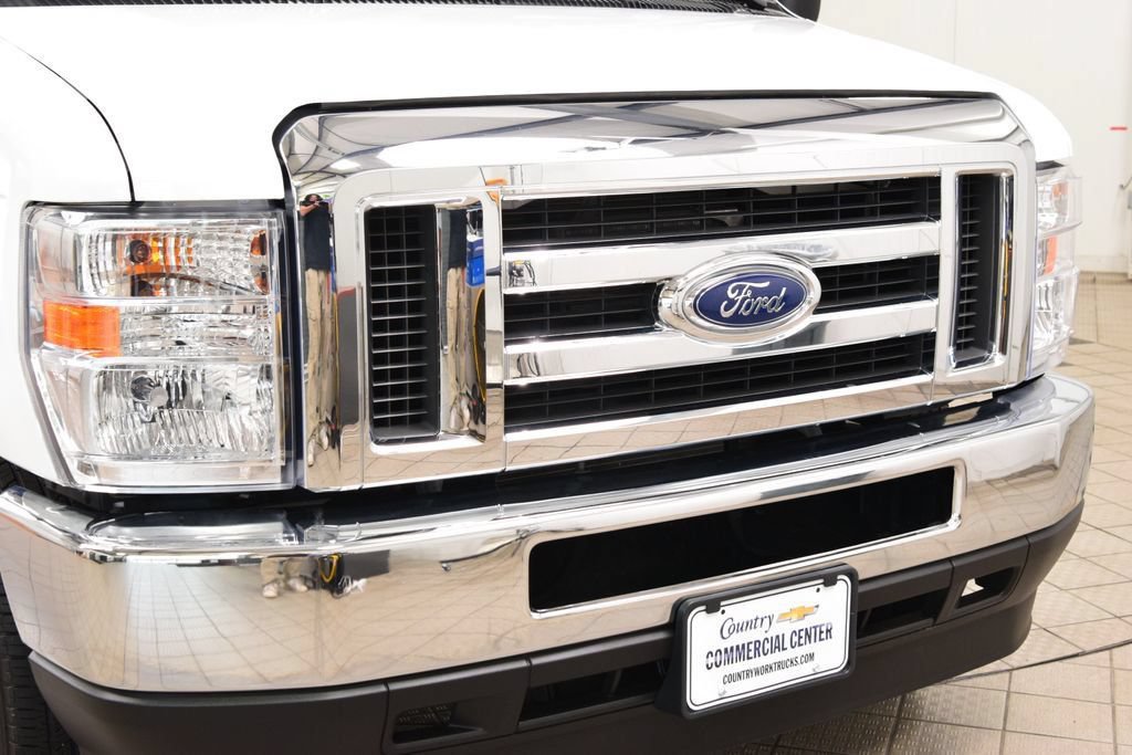 Used 2023 Ford E-450 and Econoline 450 Super Duty w/ Power Windows & Locks Group RWD image 7