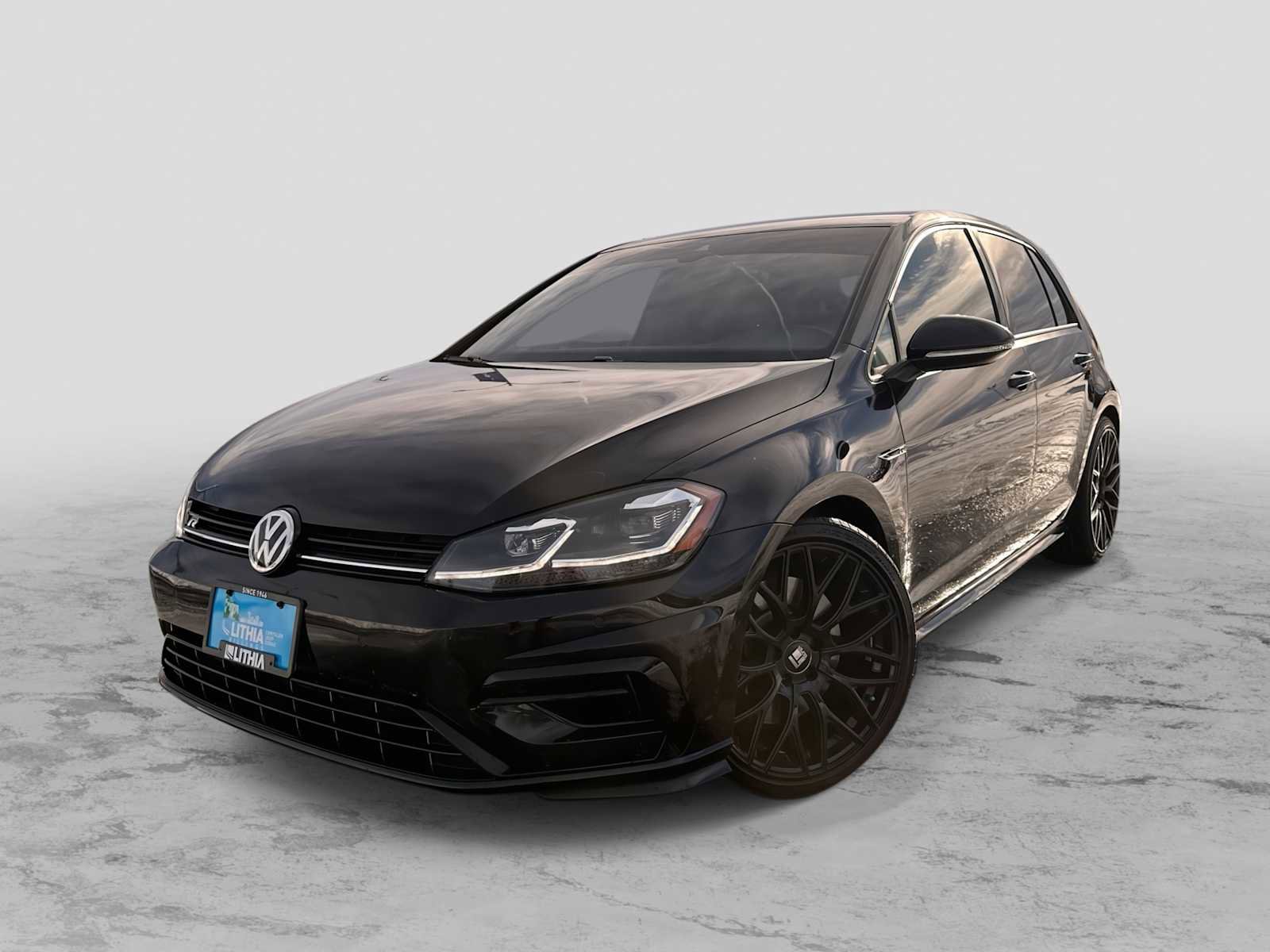 Used 2018 Volkswagen Golf R 4-Door image 1