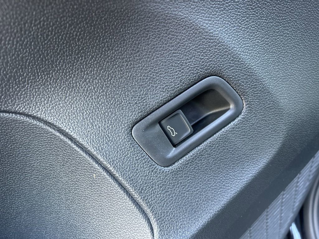 Used 2025 Volkswagen Atlas Cross Sport SEL image 14