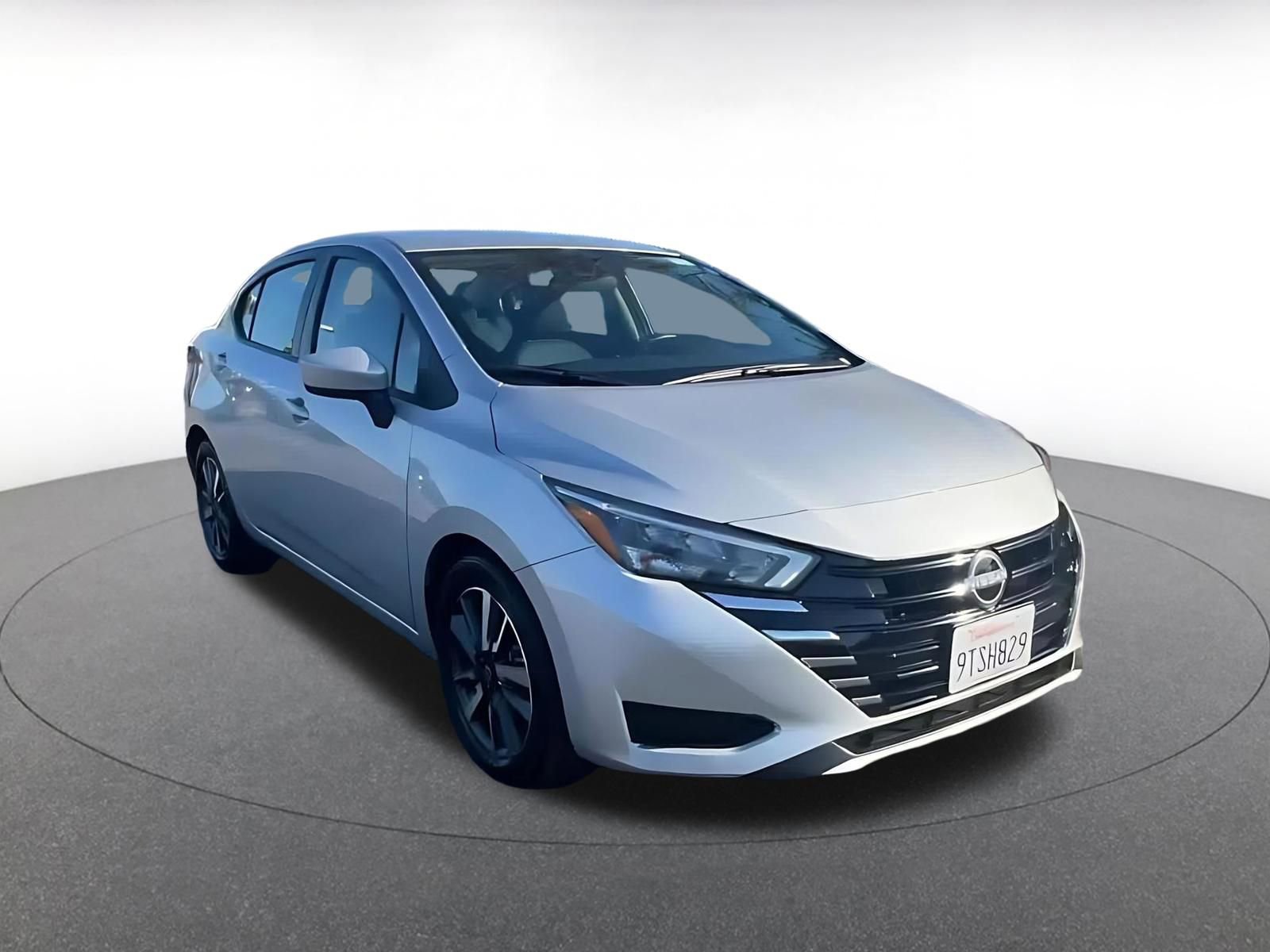 Used 2025 Nissan Versa SV FWD image 3