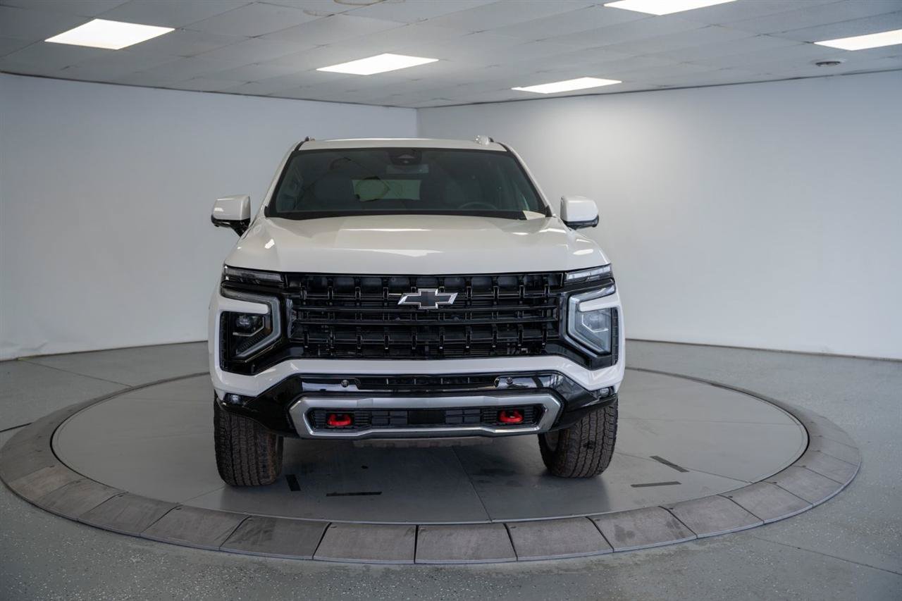 Used 2025 Chevrolet Suburban Z71 AWD/4WD image 2
