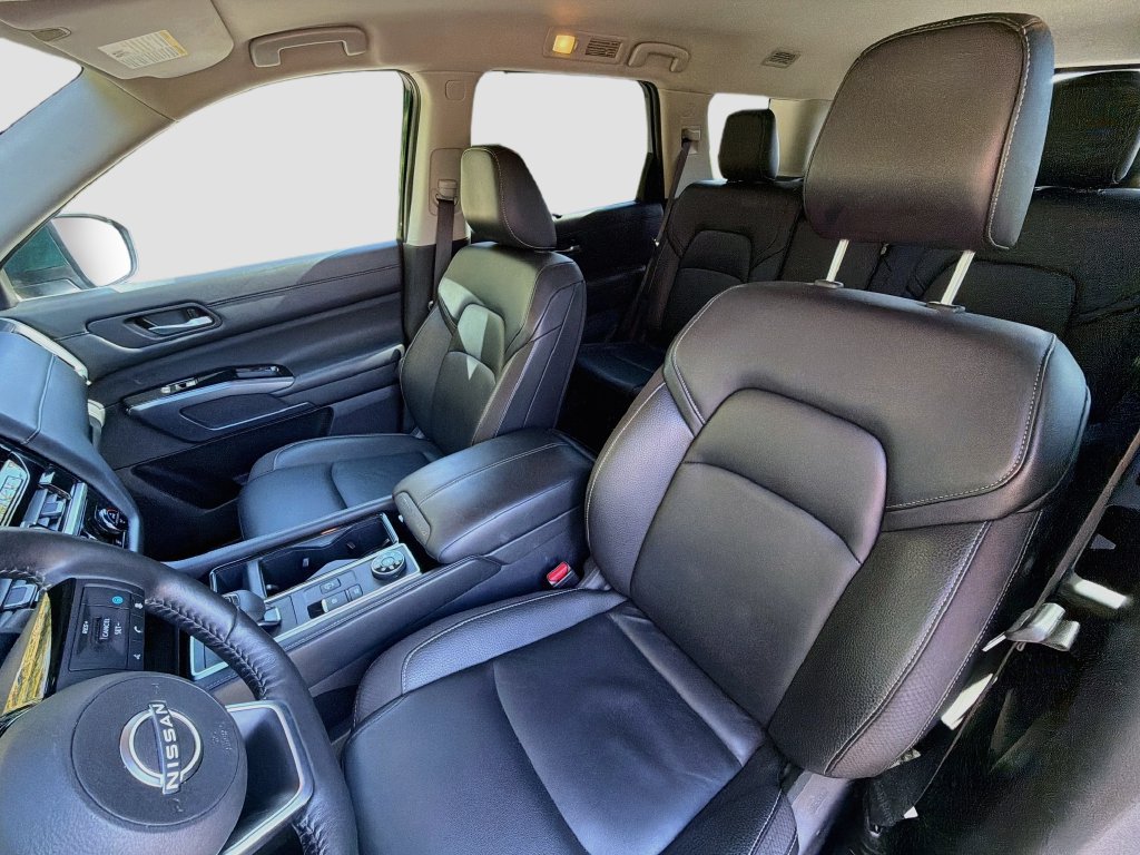 Used 2025 Nissan Pathfinder SL AWD/4WD image 23