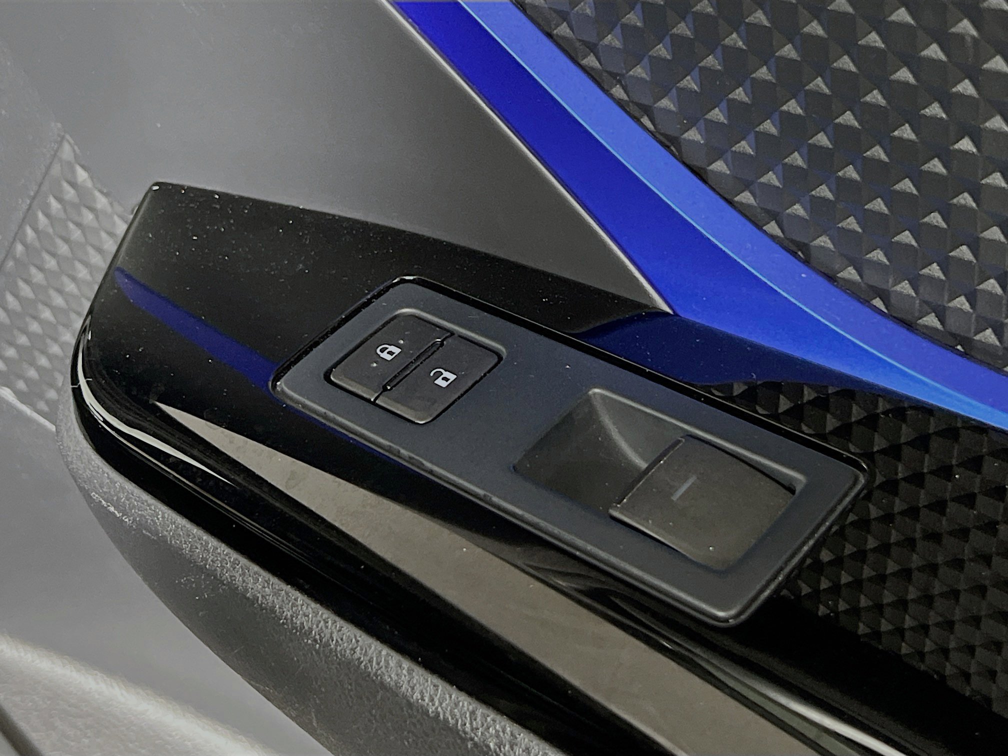 Used 2021 Toyota C-HR XLE image 32