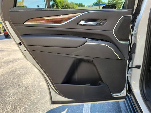 Used 2021 Cadillac Escalade Premium Luxury AWD/4WD image 11