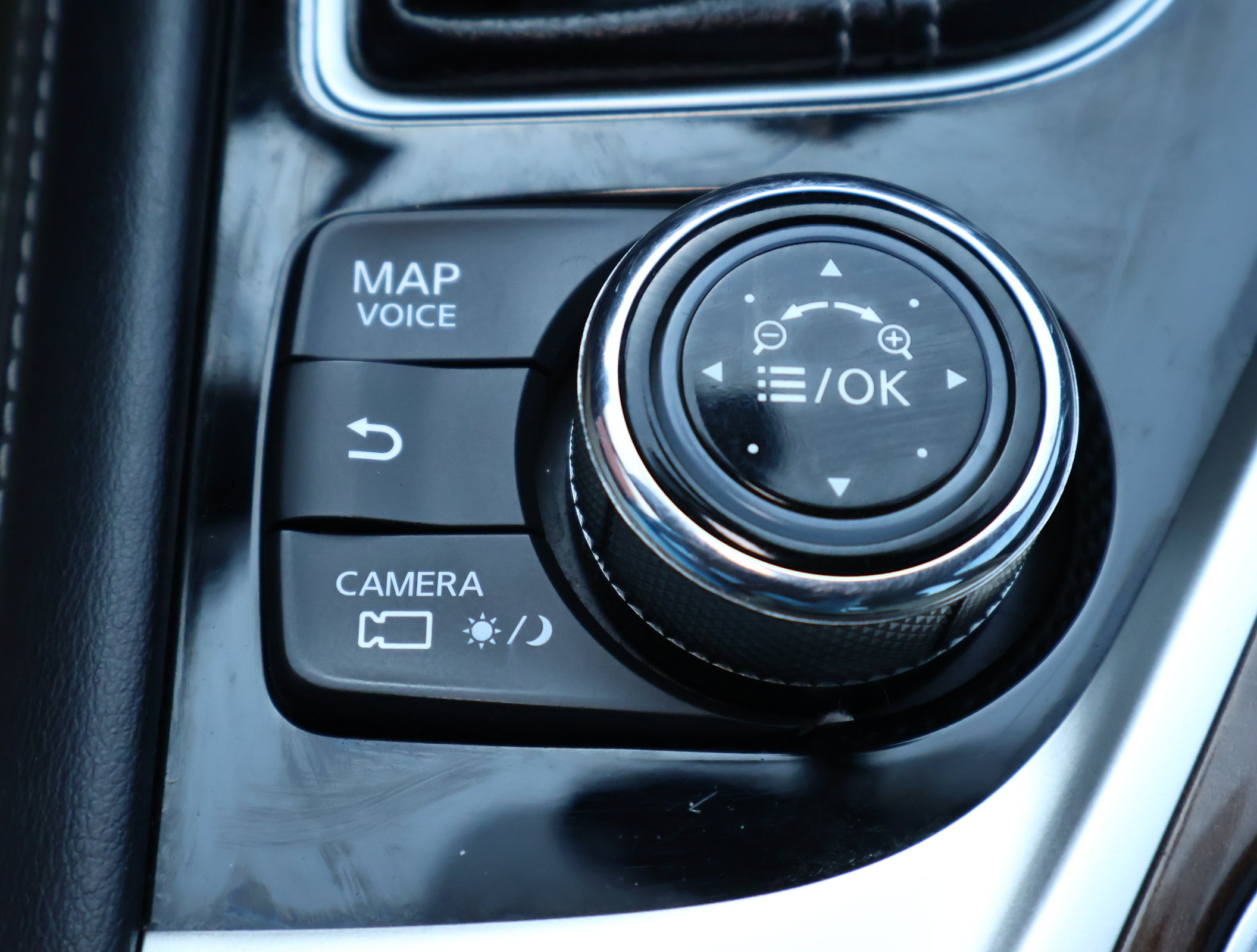 Used 2014 INFINITI Q50 Premium w/ Deluxe Technology Package AWD/4WD image 20