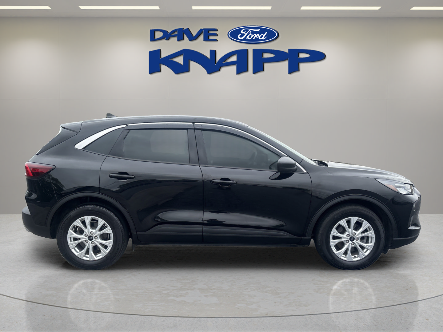 Used 2023 Ford Escape Active w/ Cold Weather Package FWD image 4