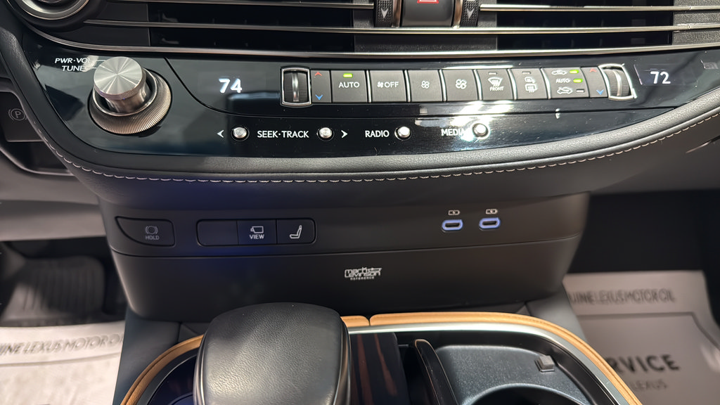 Used 2023 Lexus LS 500 AWD w/ Luxury Package image 32