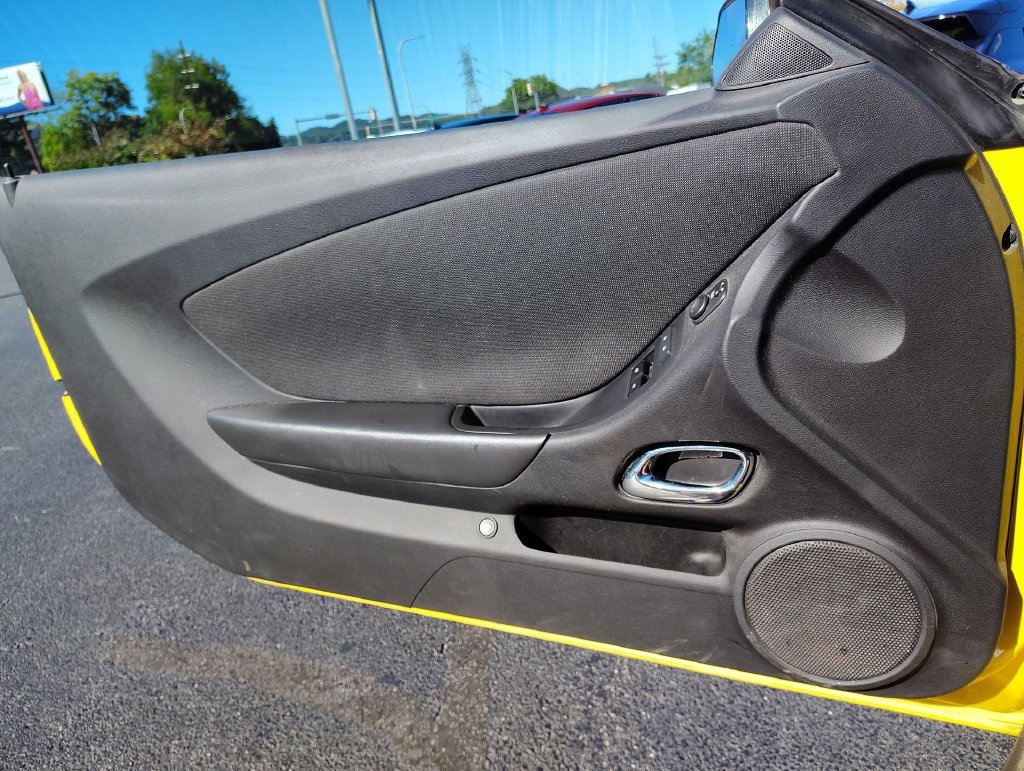 Used 2015 Chevrolet Camaro SS RWD image 18