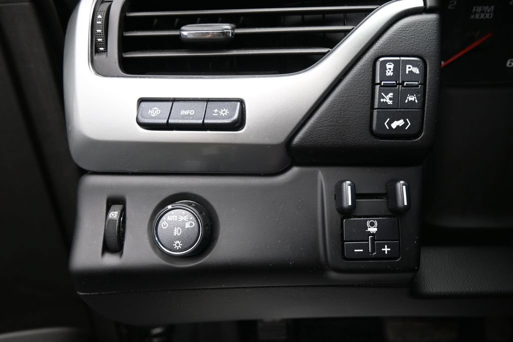 Used 2019 Chevrolet Suburban Premier w/ Premier Plus Edition RWD image 12