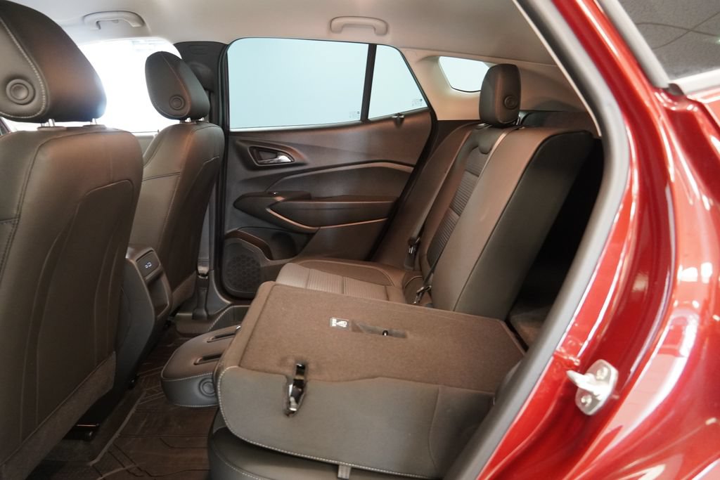 Used 2025 Chevrolet Trax LT w/ Driver Confidence Package FWD image 25