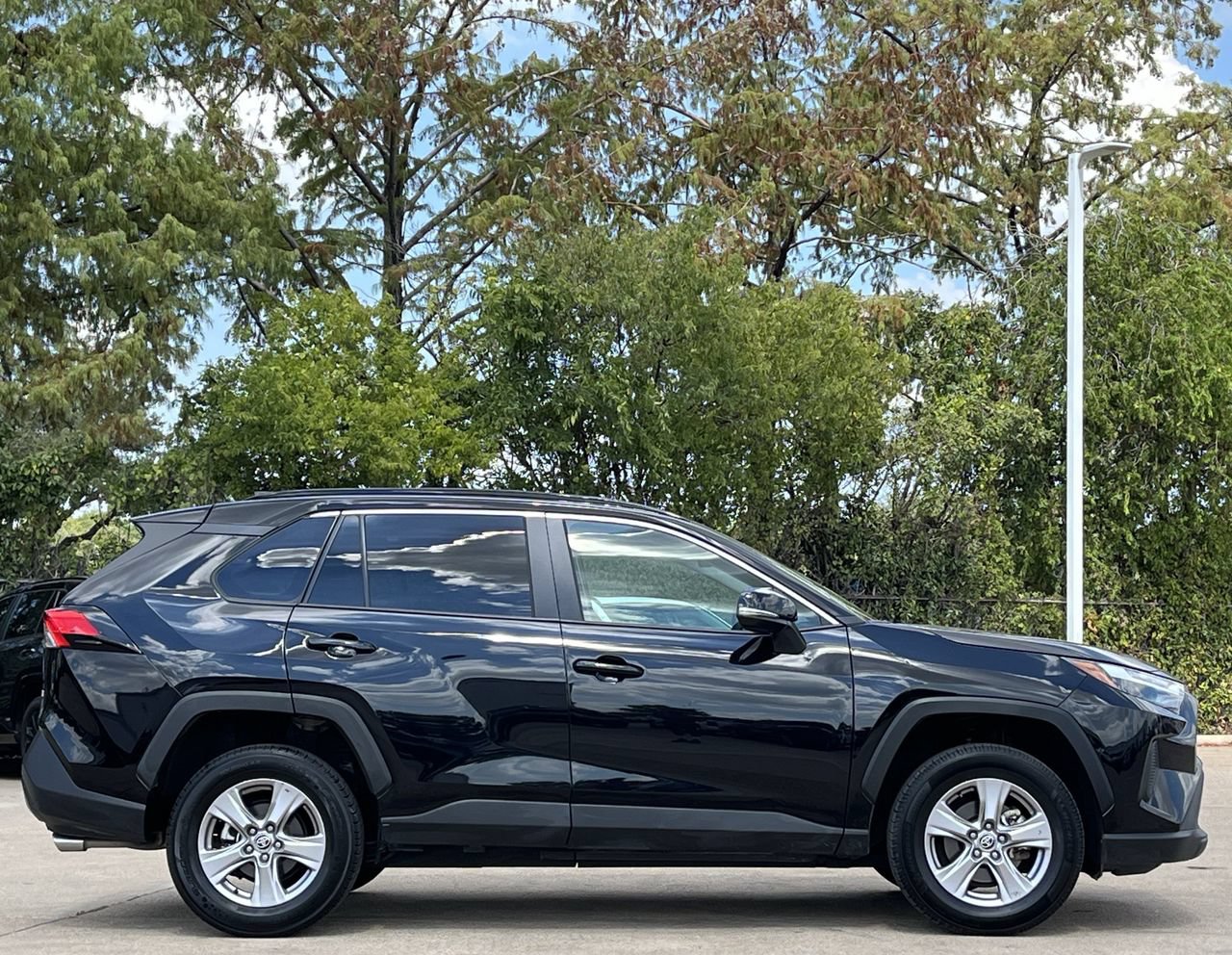 Used 2025 Toyota RAV4 XLE FWD image 3