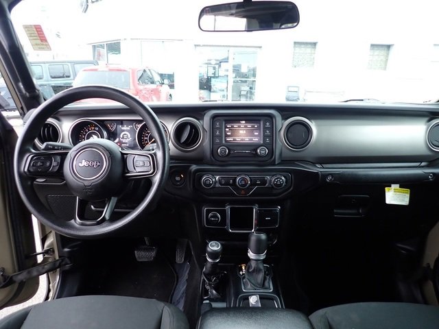 Used 2020 Jeep Gladiator Sport image 17