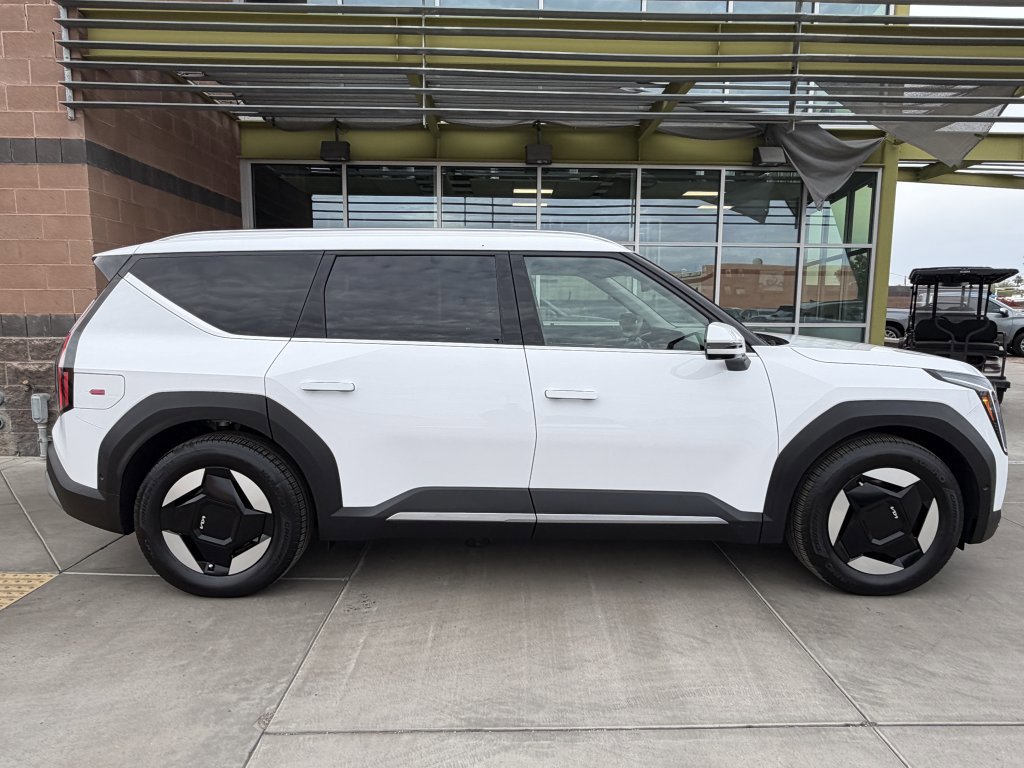 Used 2026 Kia EV9 Wind image 9