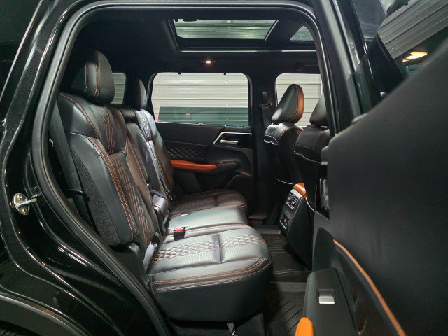 Used 2023 Mitsubishi Outlander SEL 40th Anniversary AWD/4WD image 16