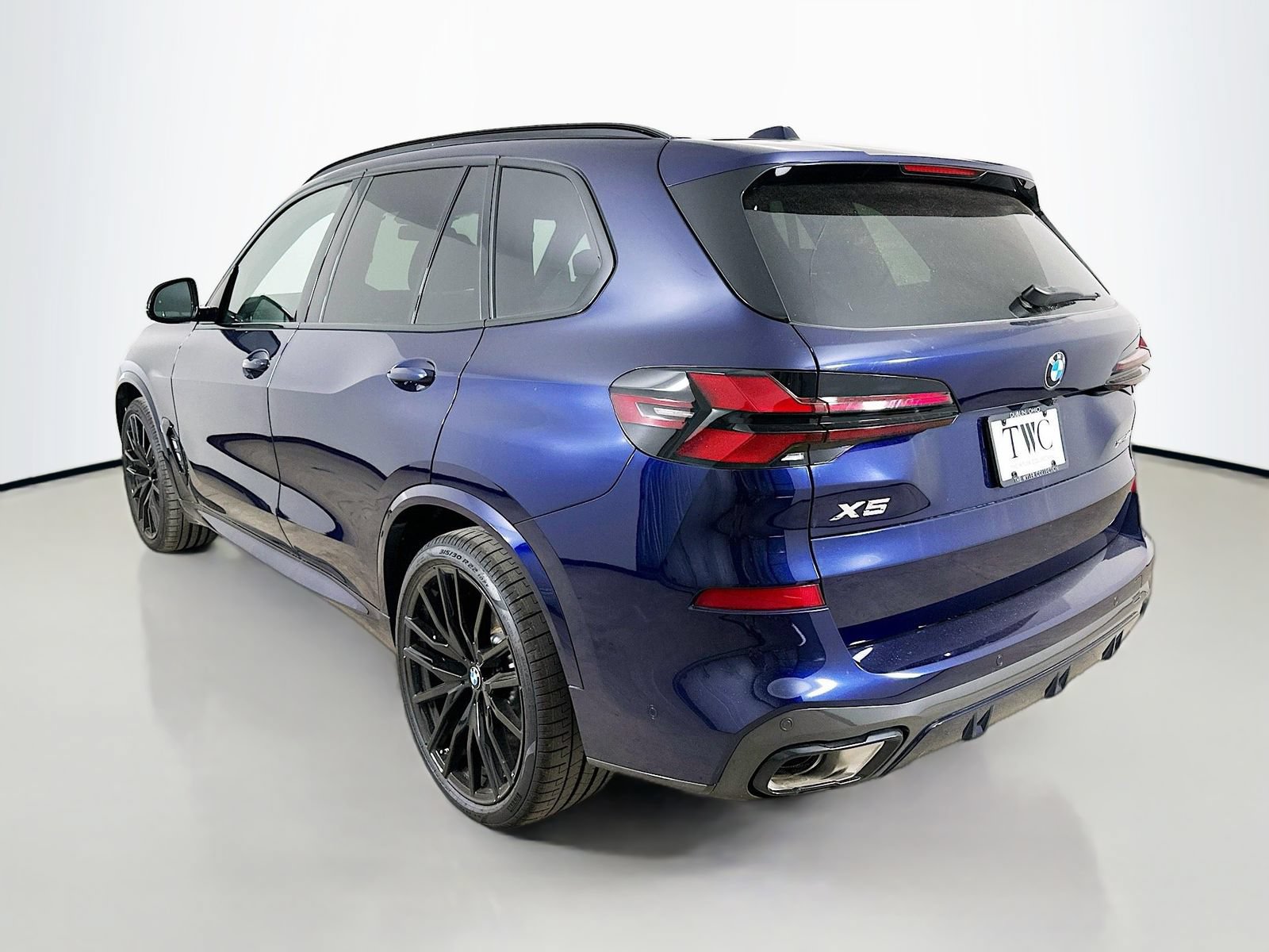 New 2026 BMW X5 xDrive40i w/ M Sport Package AWD/4WD image 7