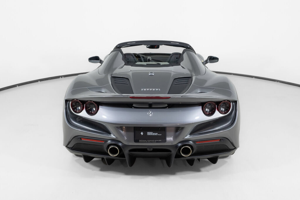 Used 2022 Ferrari F8 Tributo RWD image 8