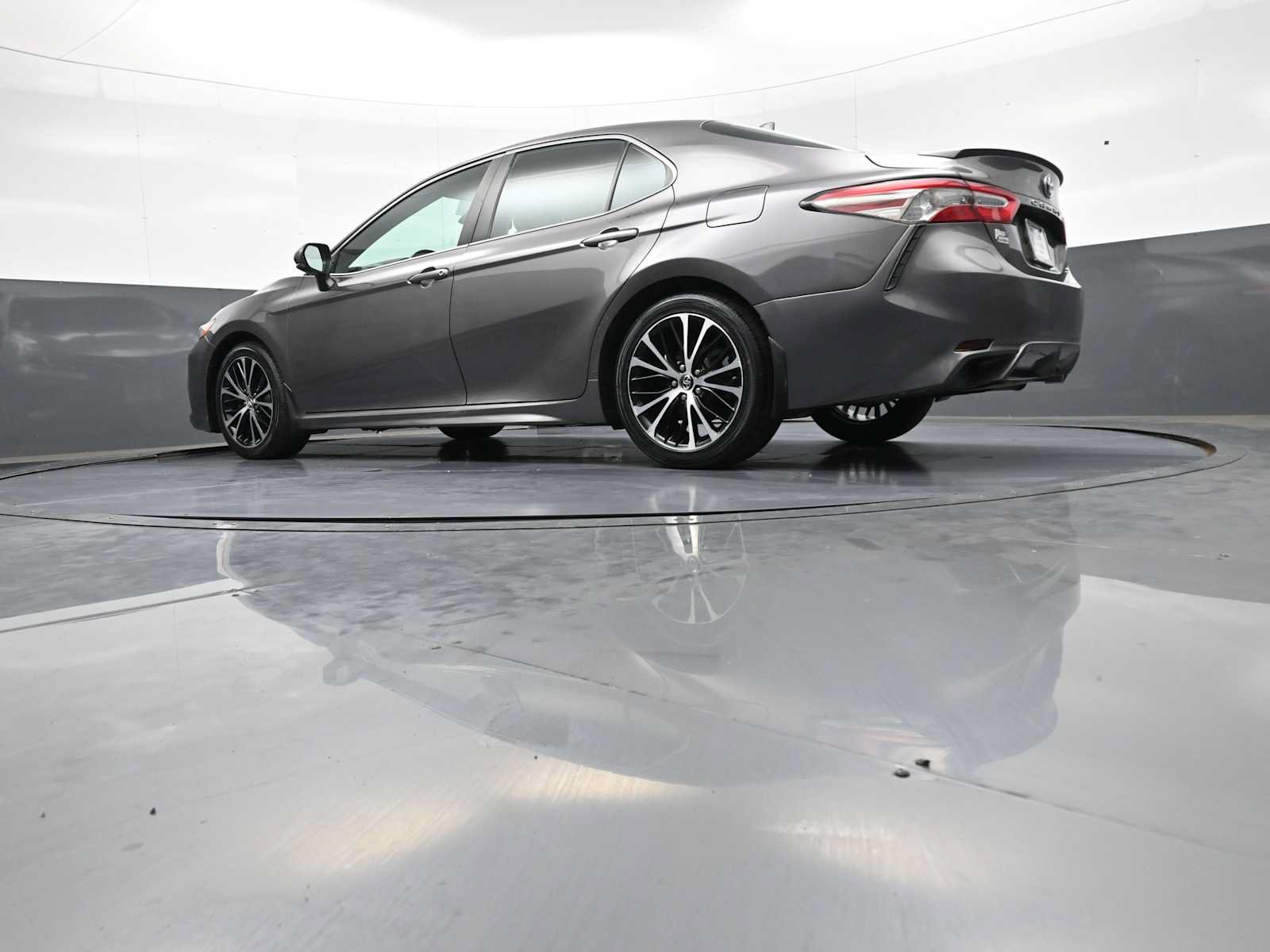 Used 2020 Toyota Camry SE w/ Convenience Package FWD image 35