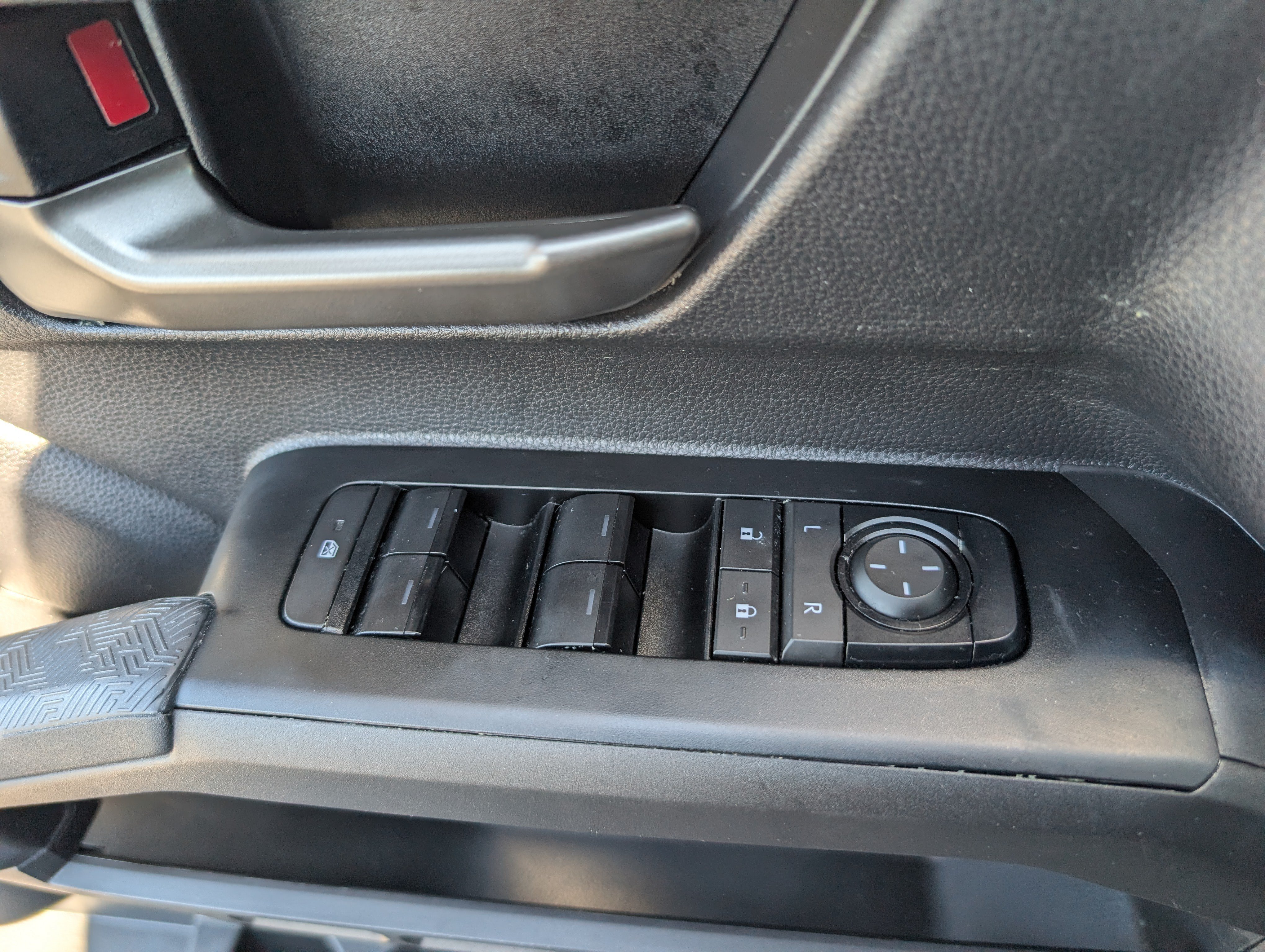 Certified 2025 Toyota Tacoma TRD Sport AWD/4WD image 17