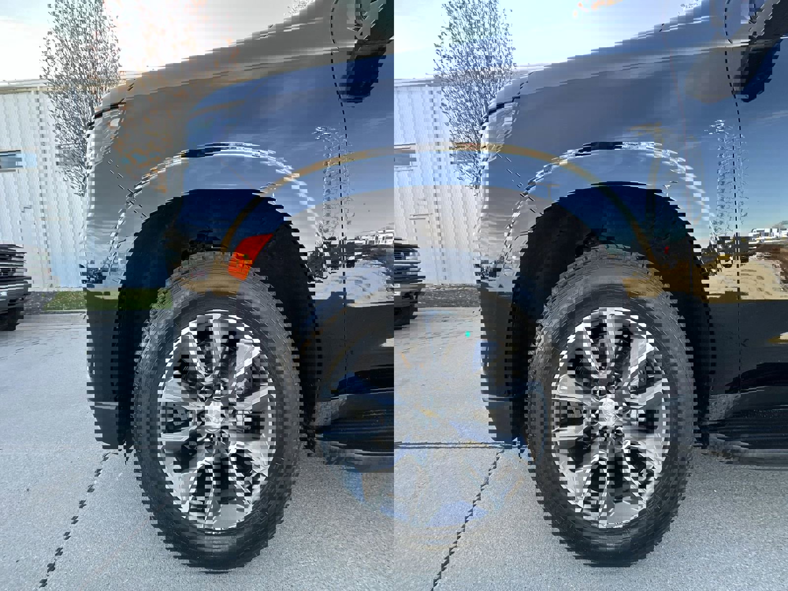 Used 2023 Chevrolet Suburban LT w/ LT Signature Package image 33