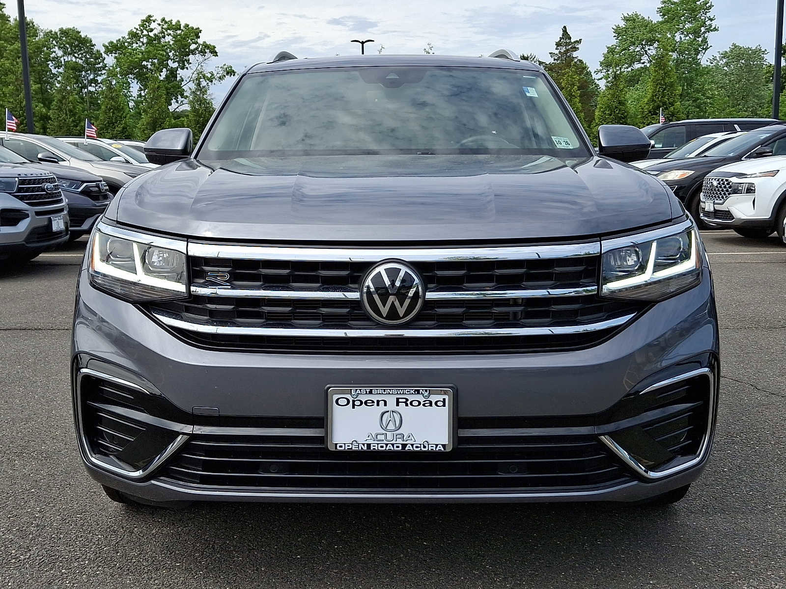 Used 2022 Volkswagen Atlas SEL R-Line AWD/4WD image 2