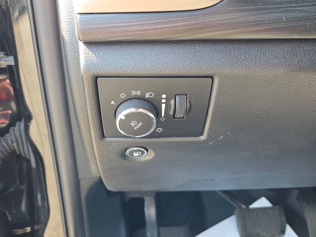 Used 2021 Jeep Grand Cherokee Laredo X image 27
