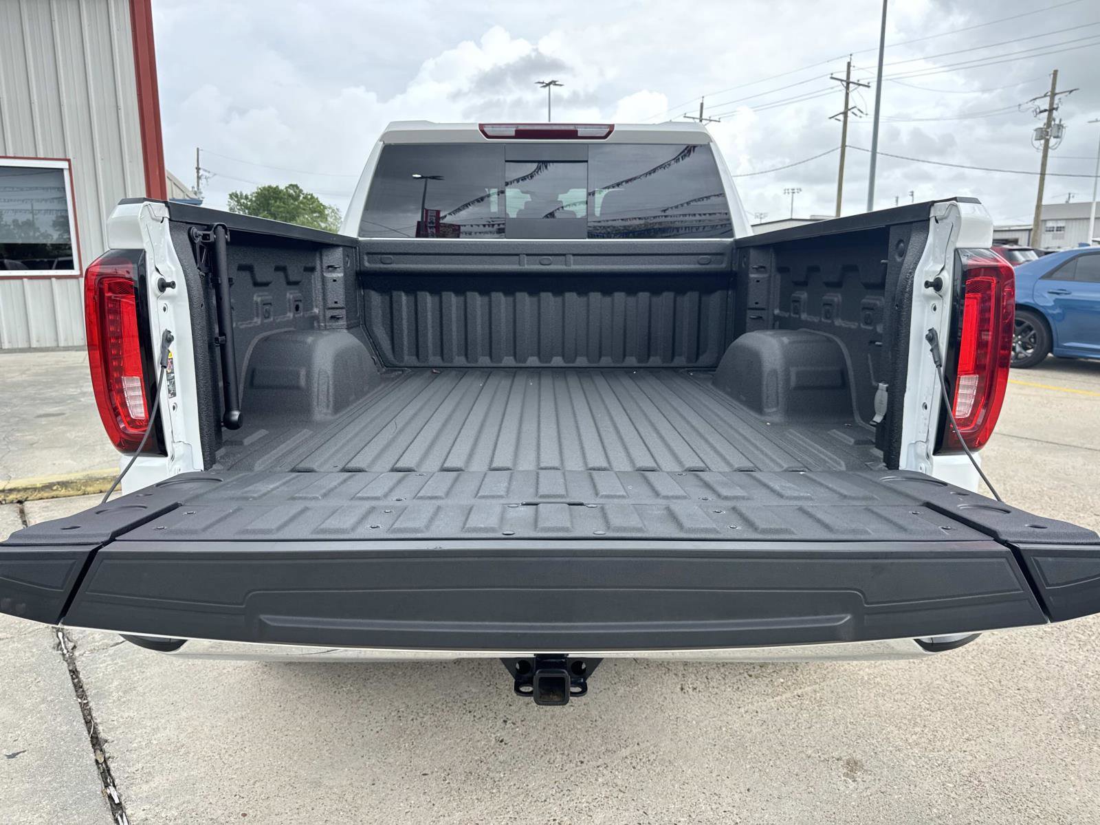 Used 2025 GMC Sierra 1500 SLT w/ SLT Premium Package image 8