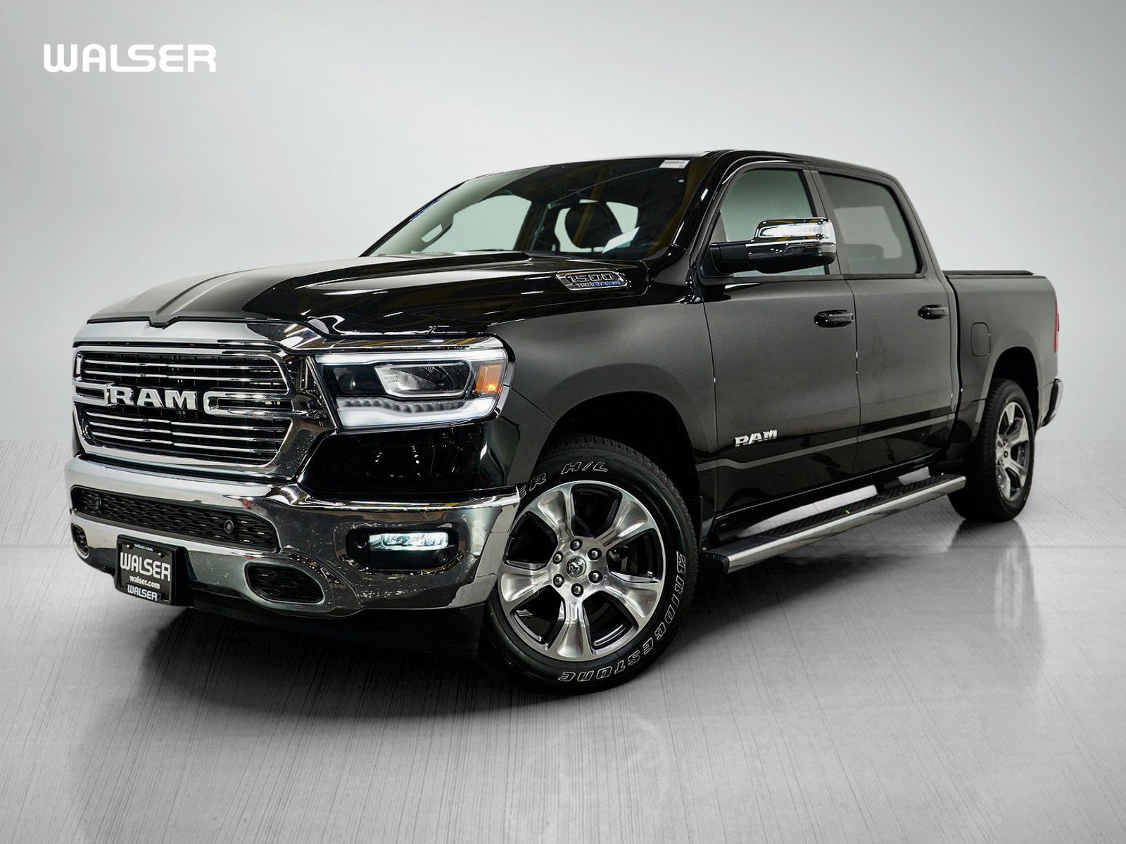 Used 2024 RAM 1500 Laramie AWD/4WD image 1