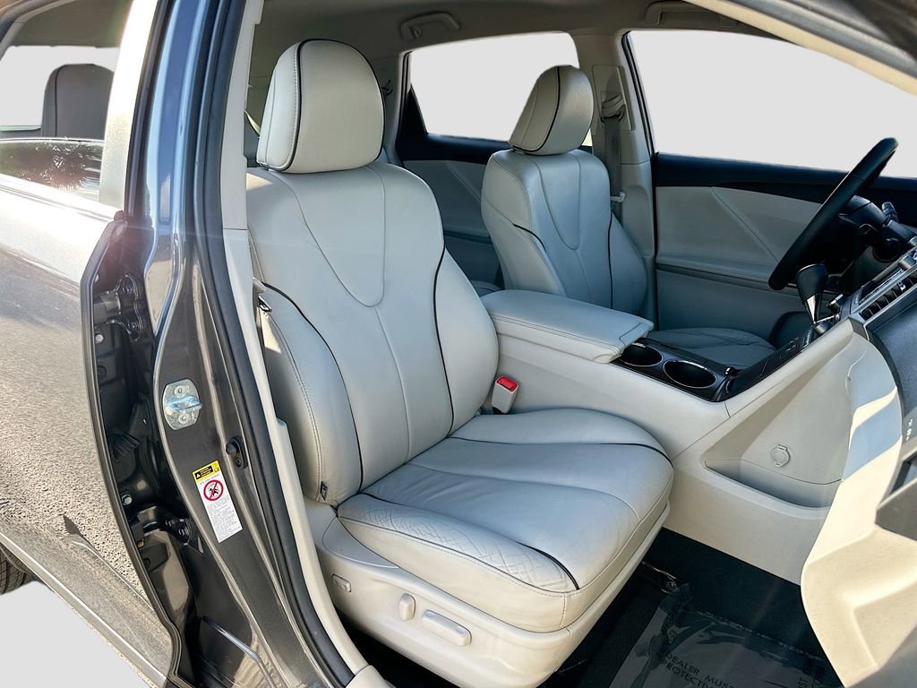 Used 2012 Toyota Venza LE image 27