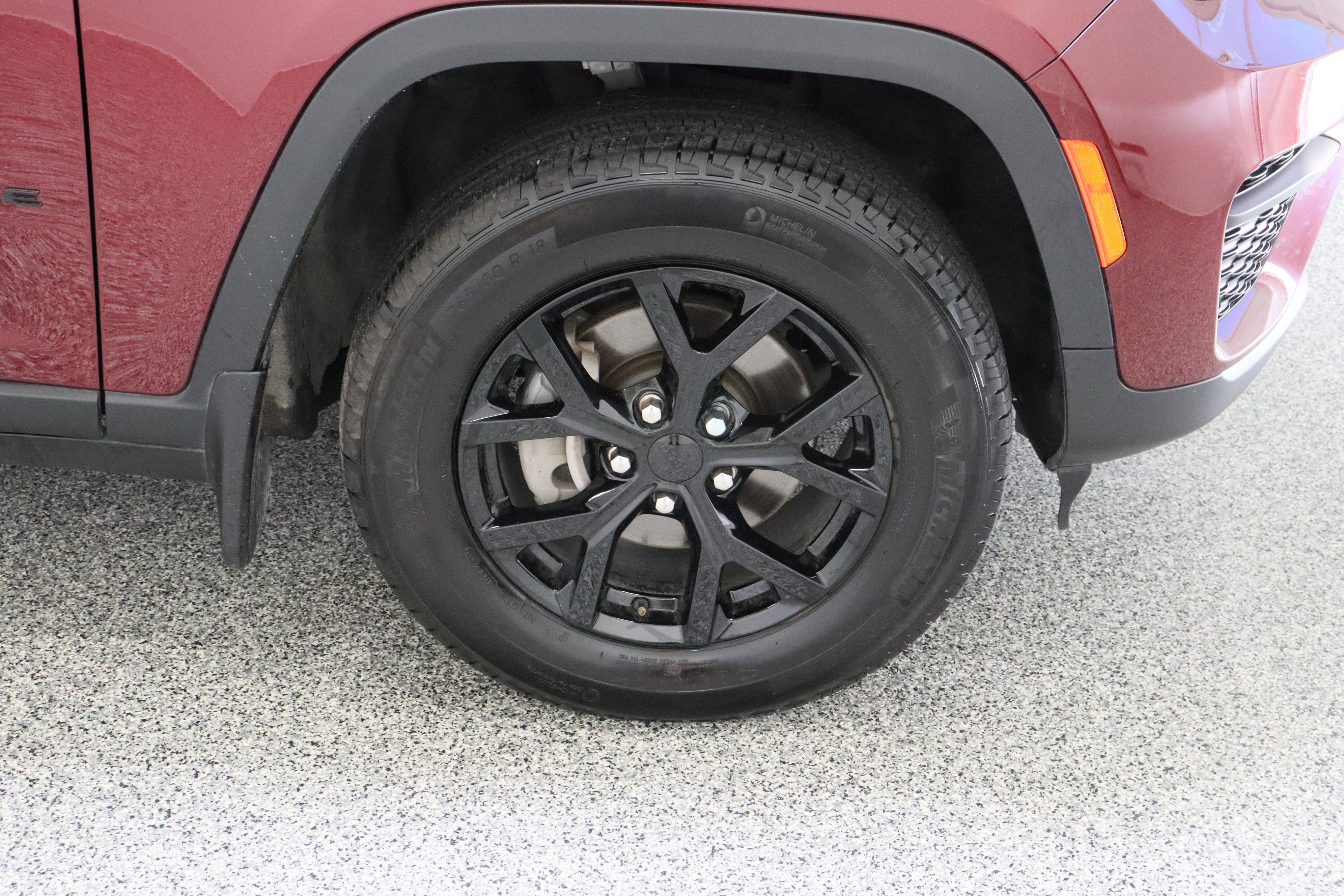 Used 2025 Jeep Grand Cherokee Altitude AWD/4WD image 5