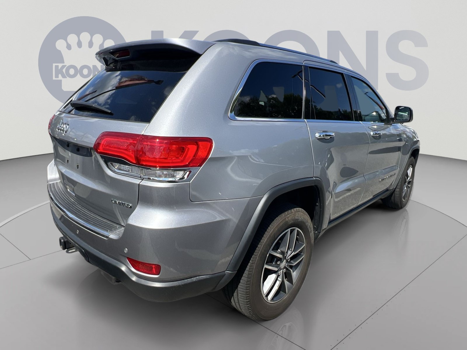 Used 2017 Jeep Grand Cherokee Limited w/ Trailer Tow Group IV AWD/4WD image 4