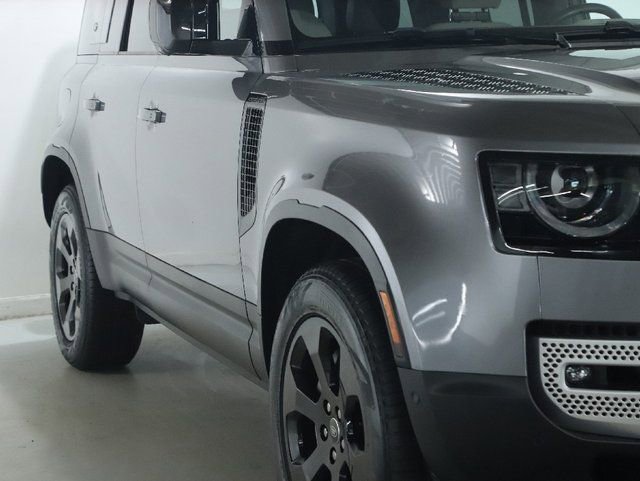 Used 2023 Land Rover Defender 110 SE image 12