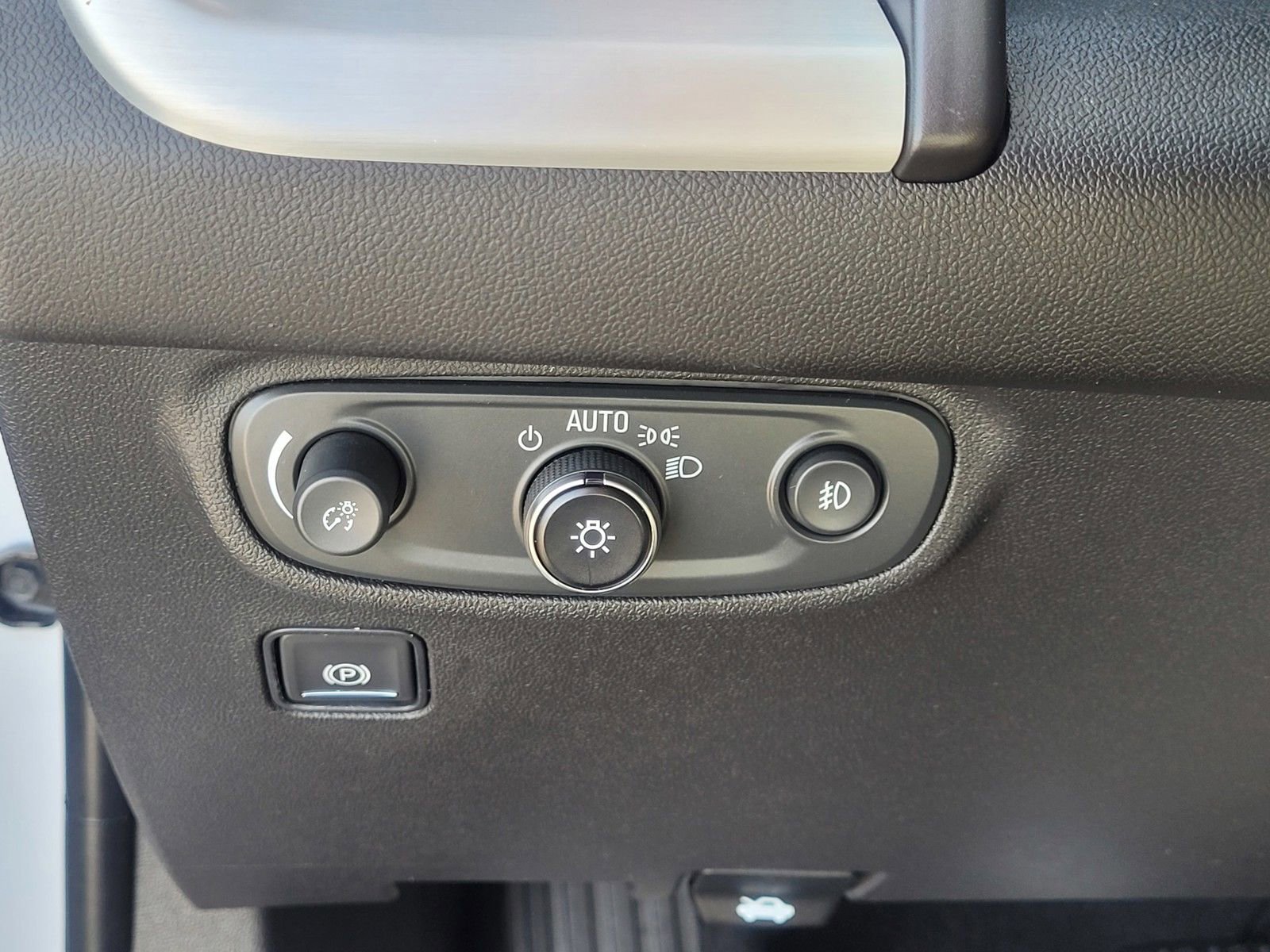 Used 2023 GMC Terrain SLT image 17