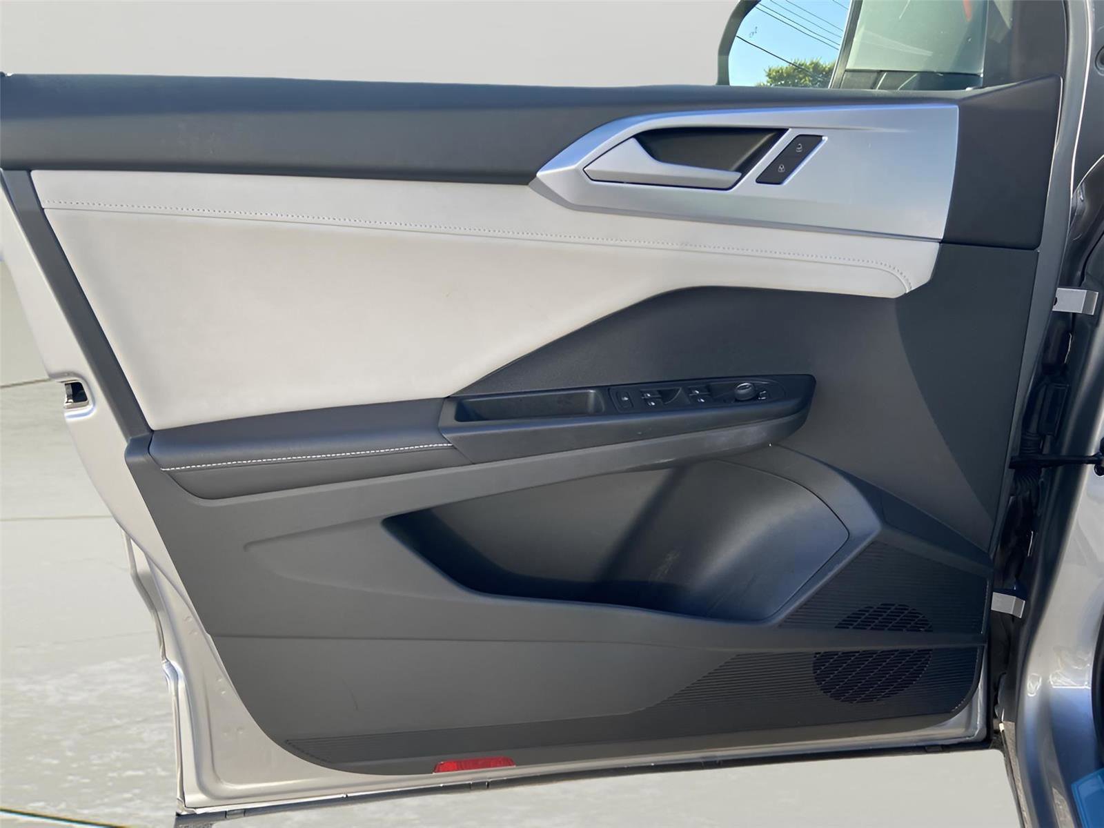 Used 2025 Volkswagen Taos SE w/ Panoramic Sunroof Package image 22