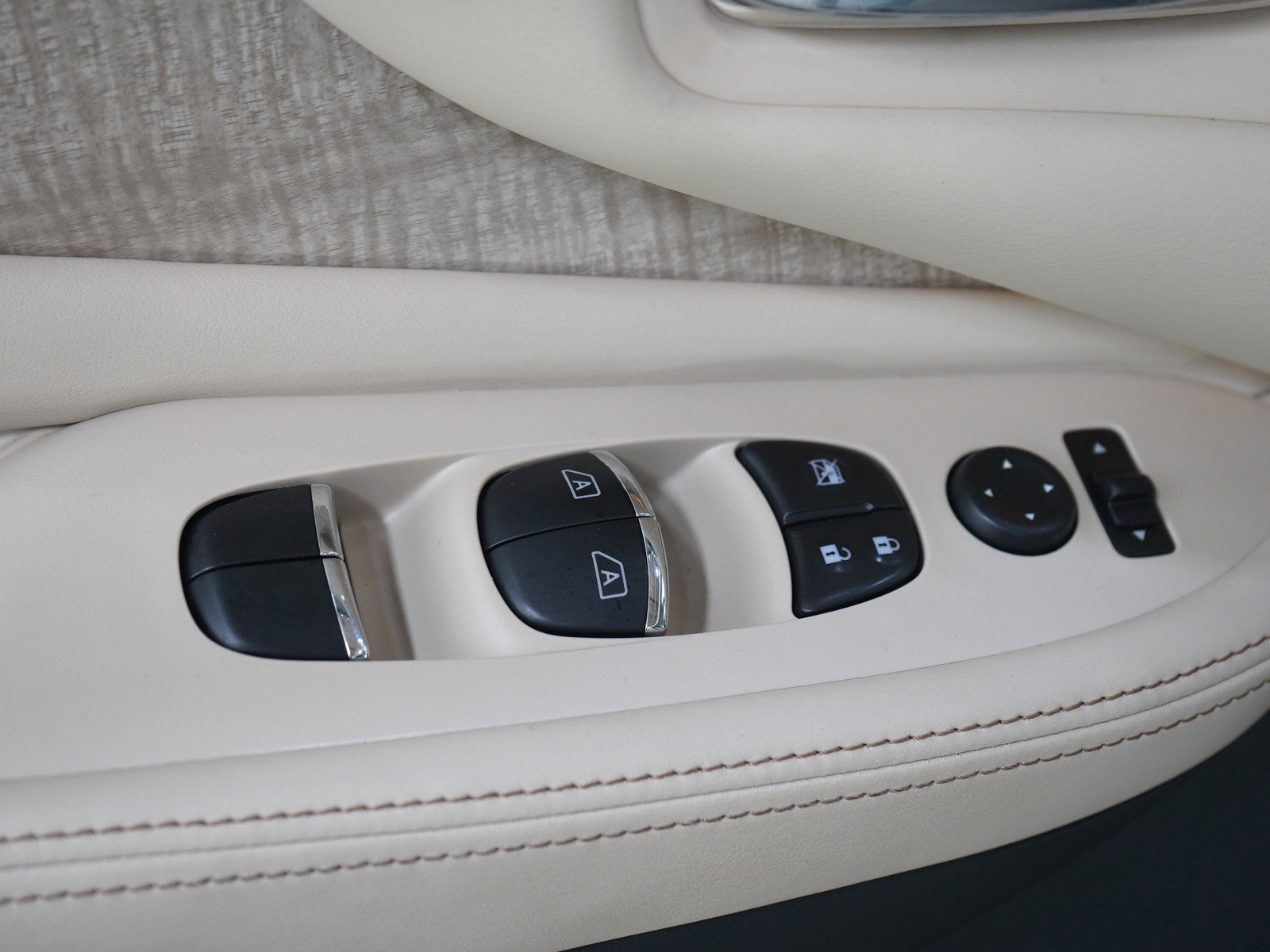 Used 2020 Nissan Murano SL w/ Moonroof Package AWD/4WD image 23