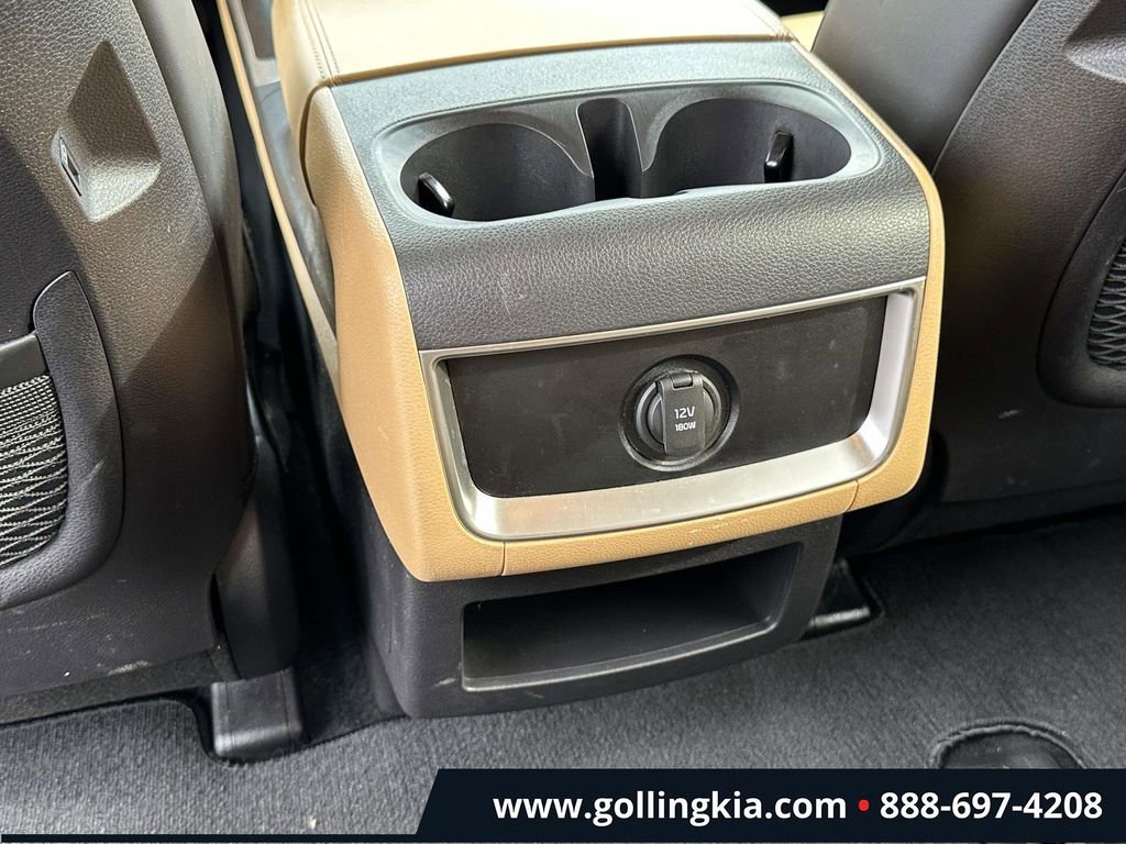 Used 2023 Kia Carnival LX image 11